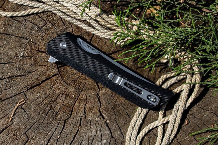Ніж складаний Ruike P121-B, (92.2 мм) Sandvik 14C28N / G10